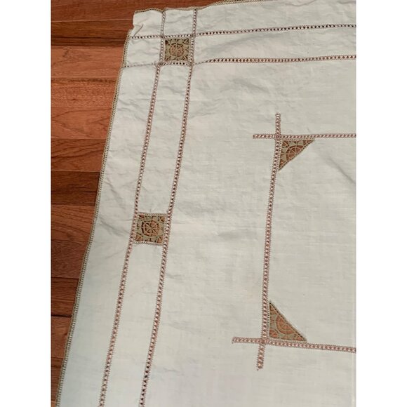 Vintage Embroidered Linen Tablecloth - Perfect For Fancy Dinners & Impressing In - Picture 6 of 9